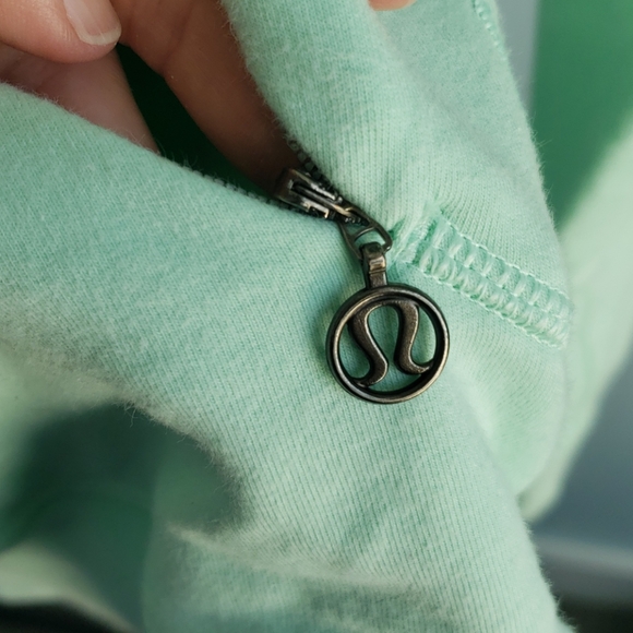 Lululemon cowl neck sweatshirt - Picture 4 of 4